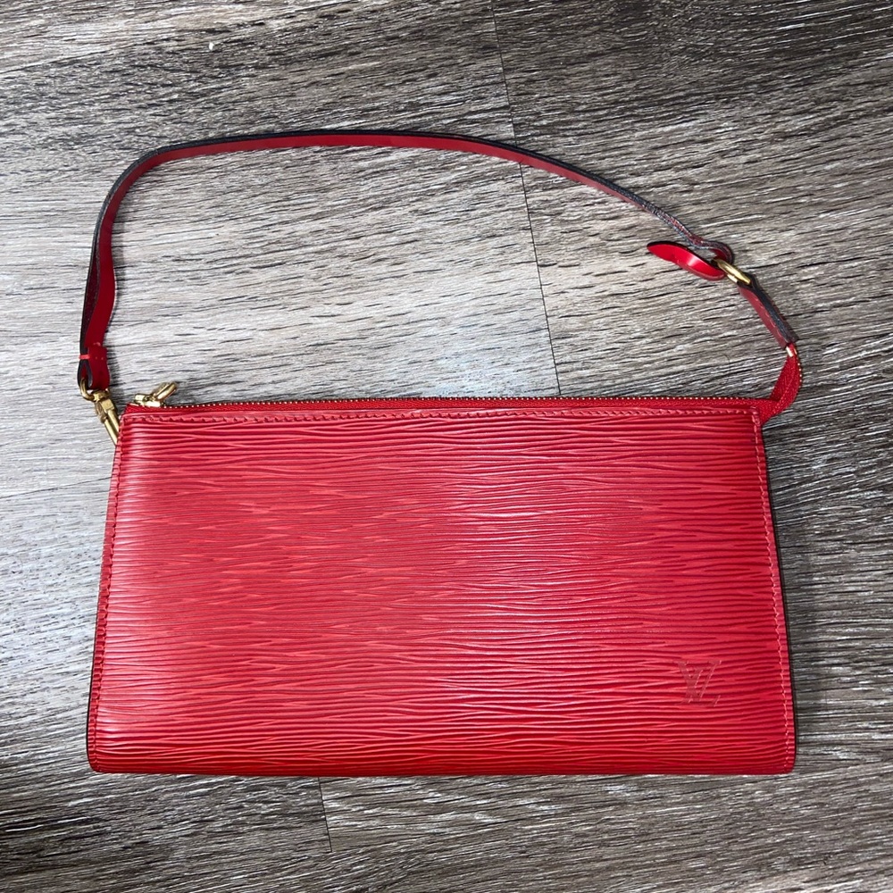 LOUIS VUITTON Vintage Pochette Epi Leather
